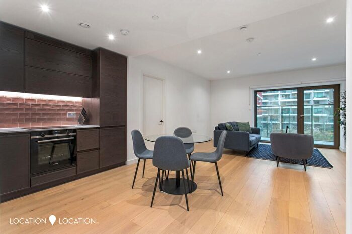 2 Bedroom Apartment To Rent In Bonnet Street, Docker Building, E16