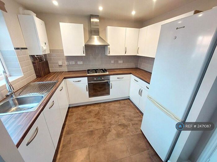 2 Bedroom Flat To Rent In Chapel Close, Wantage, OX12