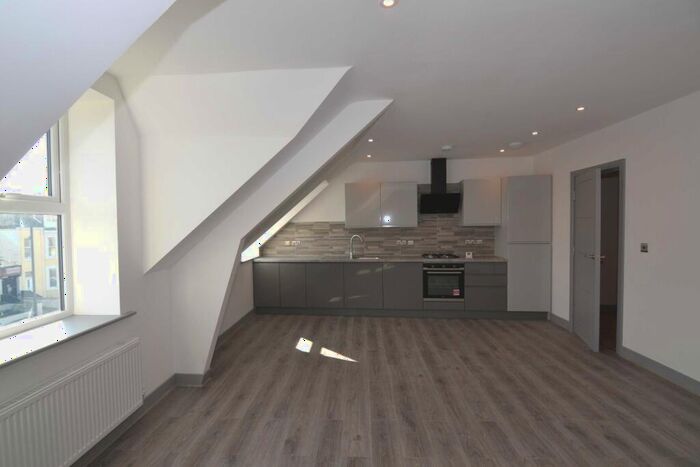 2 Bedroom Apartment To Rent In South Parade, Whitley Bay, NE26