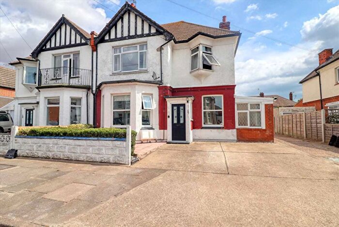 2 Bedroom Flat For Sale In Beaconsfield Road, East Clacton, CO15