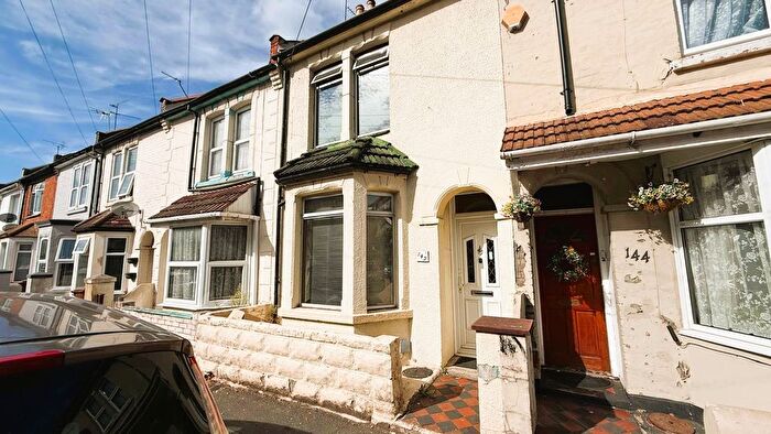 3 Bedroom Terraced House For Sale In Livingstone Road, Gillingham, ME7