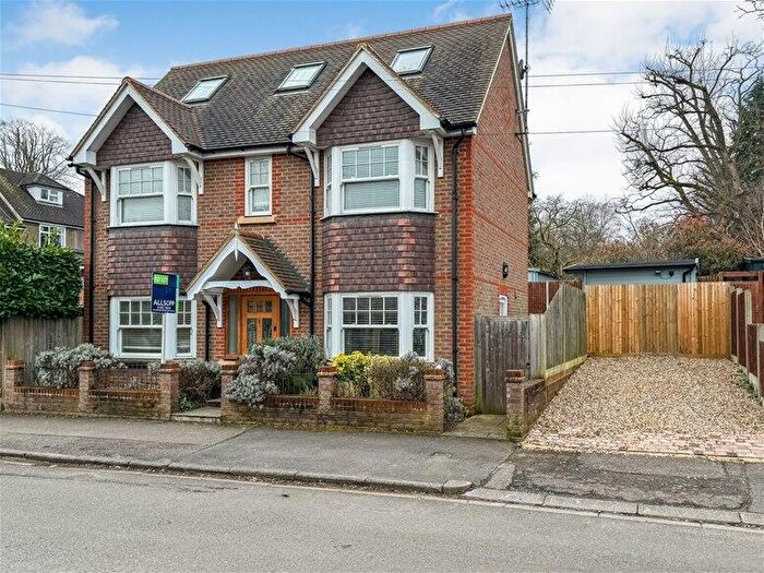 3 Bedroom Detached House For Sale In Willoughby Road, Harpenden, AL5