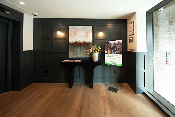 2 Bedroom Apartment To Rent In Merino Gardens, London, E1W