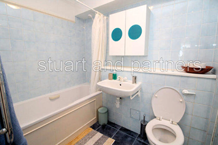 1 Bedroom Flat To Rent In Great Heathmead, Haywards Heath, RH16