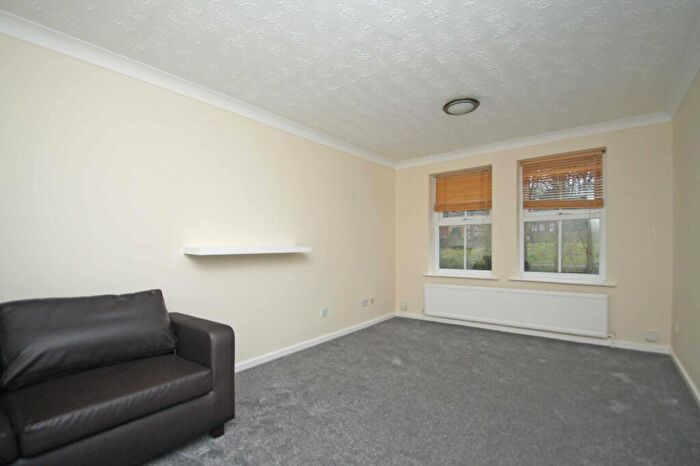 2 Bedroom Flat To Rent In Bridgewater Court, Grove Lane, Headingley, Leeds, LS6