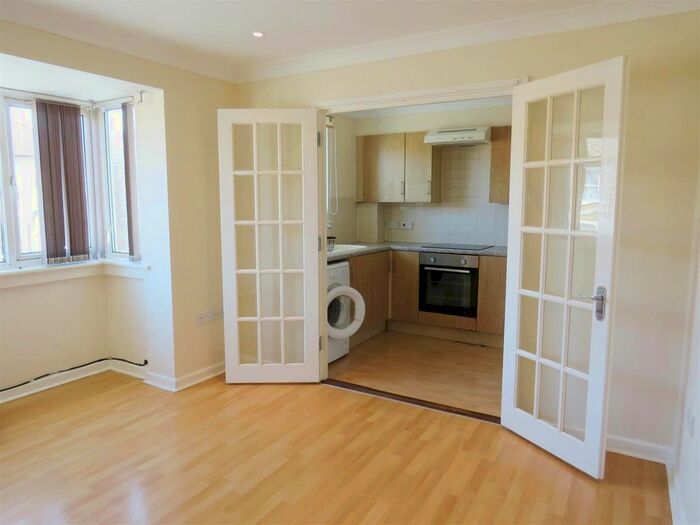 2 Bedroom Flat To Rent In Kingston Road, Shirley, Southampton, SO15