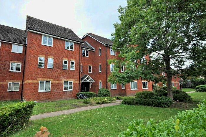 1 Bedroom Flat To Rent In Bowling Court, Mildred Avenue, Watford, WD18