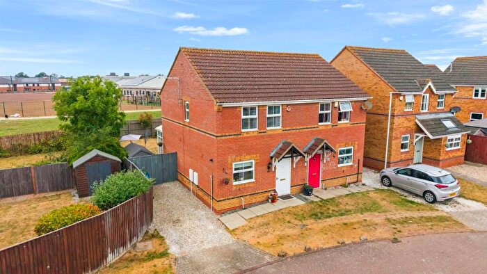 3 Bedroom Semi-Detached House For Sale In Patchett Close, Scartho Top, Grimsby, DN33