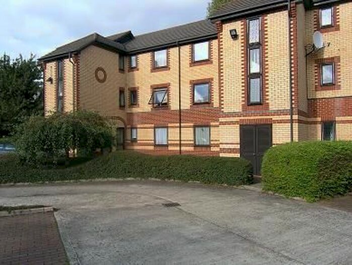 1 Bedroom Flat To Rent In Landen Court, Wokingham, RG40