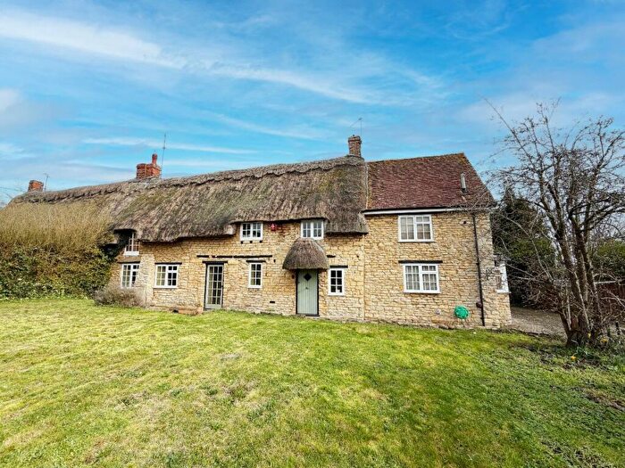 3 Bedroom Cottage For Sale In High Street, Stoke Goldington, MK16