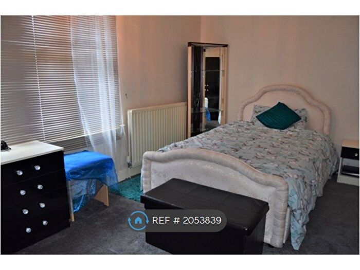 2 Bedroom Terraced House To Rent In Corporation Road, Gillingham, ME7