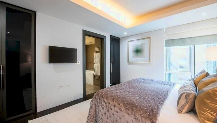 2 Bedroom Flat To Rent In Duke Street, Mayfair, London, W1K