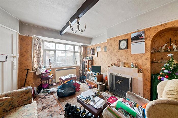 3 Bedroom Terraced House For Sale In Grove Crescent, Feltham, TW13