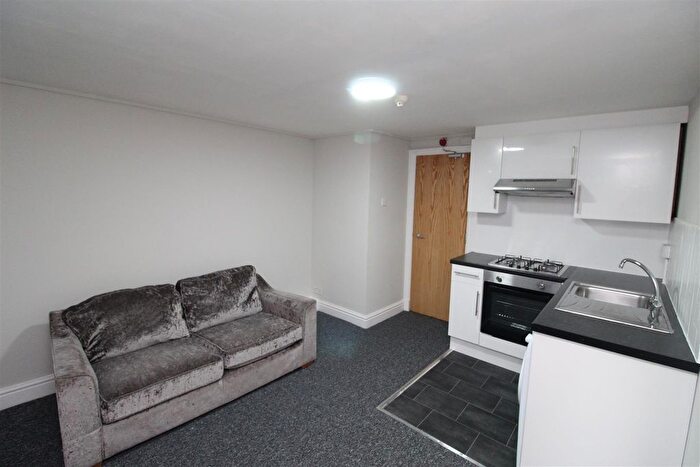 2 Bedroom Property To Rent In Broadway, Roath, Cardiff, CF24