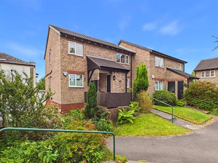2 Bedroom Flat For Sale In Cherry Tree Dell, Sheffield, S11