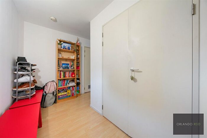 1 Bedroom Flat To Rent In Clapham Road, London, SW9
