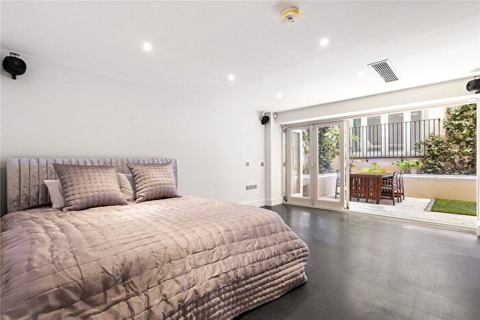 3 Bedroom Flat To Rent In Lancaster Gate, London, W2