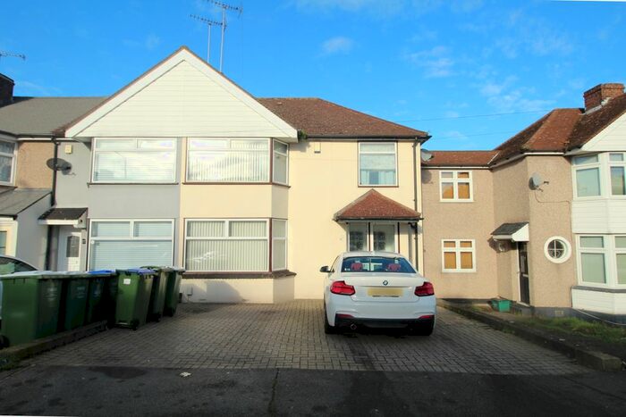 4 Bedroom Semi-Detached House To Rent In Parkside Avenue, Bexleyheath, DA7