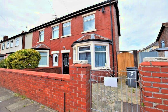 3 Bedroom Semi-Detached House To Rent In Rangeway Avenue, Blackpool, FY4
