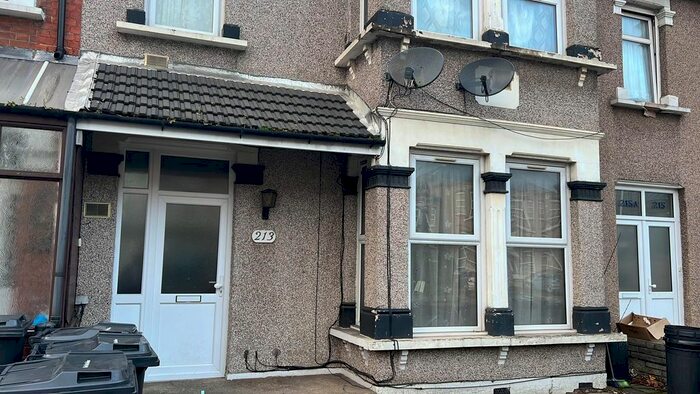 Studio To Rent In Aldborough Road South, Ilford IG3