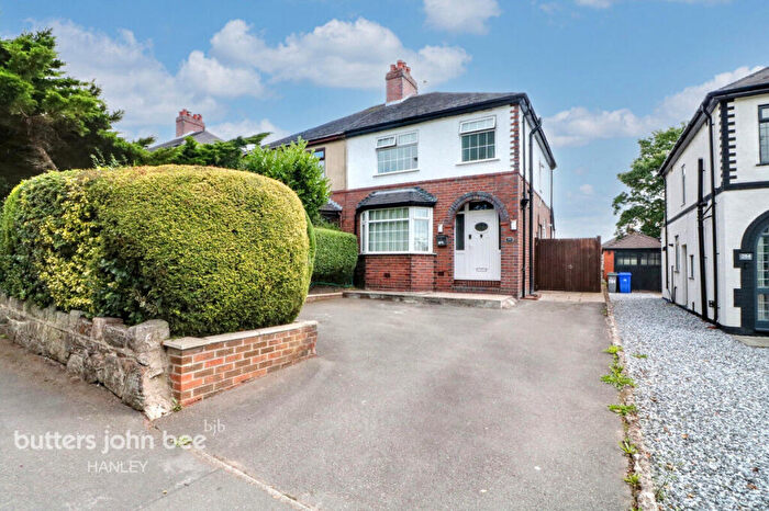 3 Bedroom Semi-Detached House To Rent In Ford Green Road, Stoke-on-trent, ST6