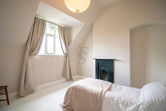2 Bedroom Cottage To Rent In South Knighton Road, Leicester, LE2