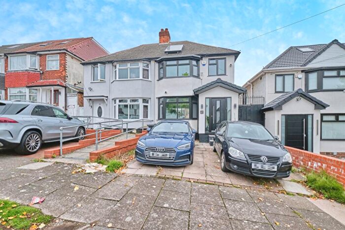 3 Bedroom Semi-Detached House For Sale In Wensleydale Road, Birmingham, B42