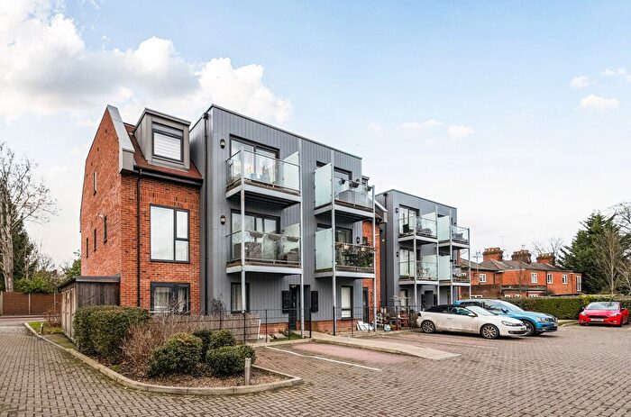 2 Bedroom Flat For Sale In Broad Lane, Bracknell, Berkshire, RG12