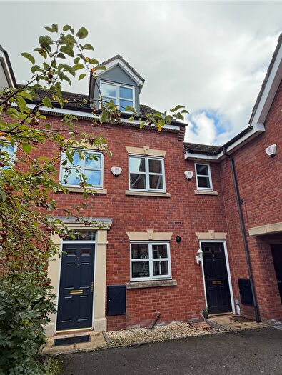 3 Bedroom Town House To Rent In Salisbury Close, Crewe, CW2