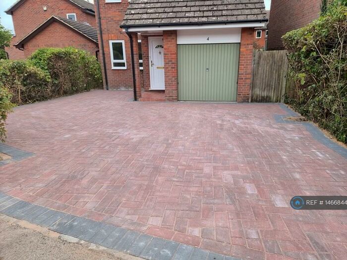 3 Bedroom Detached House To Rent In Beaconsfield Way, Earley, Reading, RG6