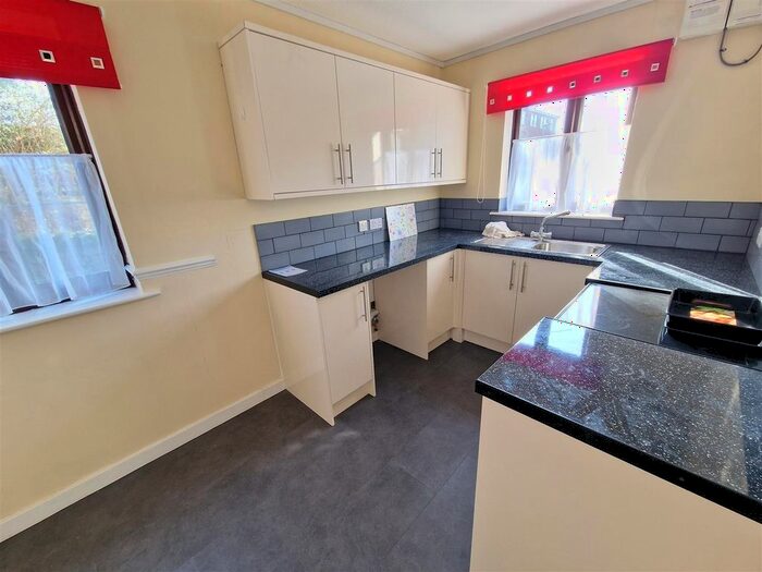 2 Bedroom Flat To Rent In Cavalier Way, Wincanton, BA9