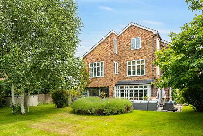 5 Bedroom Semi-Detached House To Rent In Home Farm Close, Esher, KT10