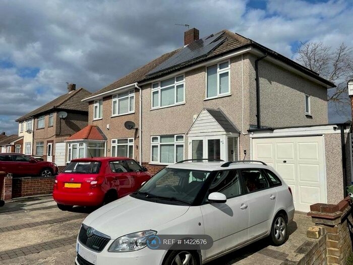 3 Bedroom Semi-Detached House To Rent In Long Lane, Bexleyheath, DA7