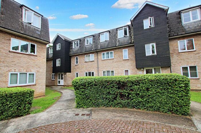 2 Bedroom Flat For Sale In Menzies Avenue, Basildon, SS15