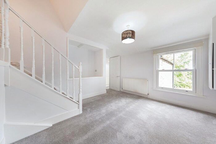 1 Bedroom Flat To Rent In Ravenslea Road, London, SW12