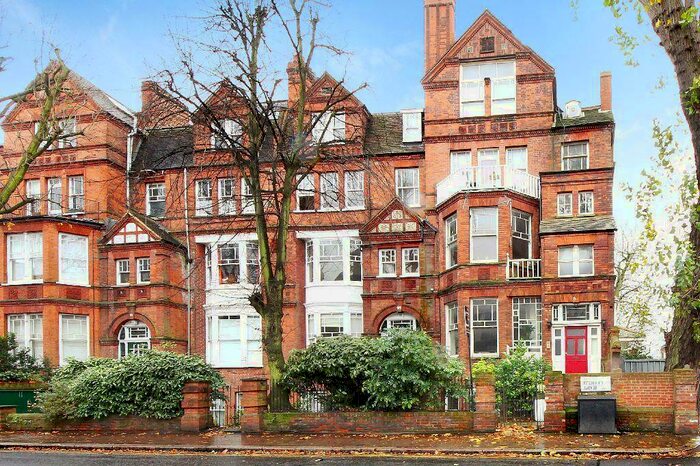 3 Bedroom Flat To Rent In Fitzjohn's Avenue, Hampstead, NW3
