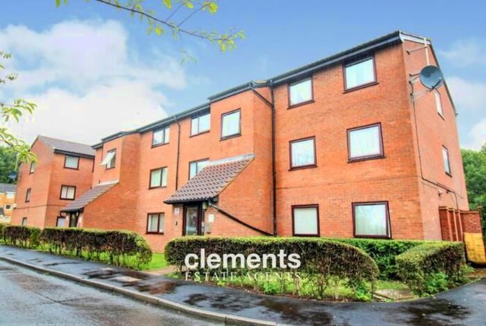 1 Bedroom Flat To Rent In Valley Green, Hemel Hempstead, HP2