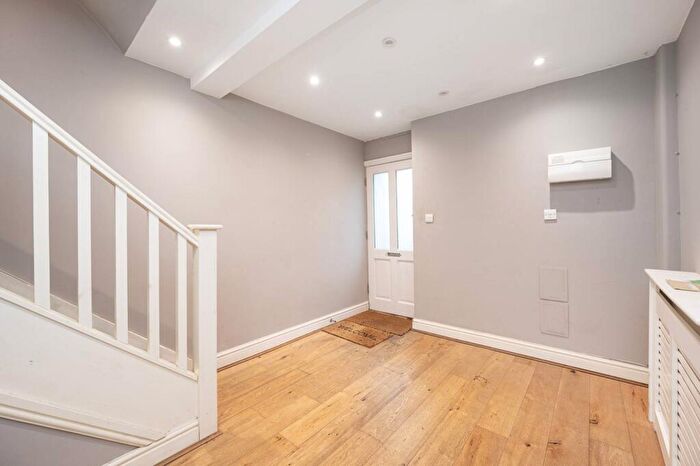 1 Bedroom Flat To Rent In Geldeston Road, Clapton, London, E5