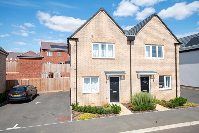 2 Bedroom Semi-Detached House For Sale In Martingale Street, Wellingborough, NN8