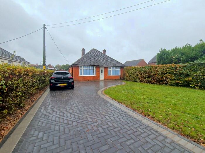 2 Bedroom Detached Bungalow To Rent In Hamble Lane, Bursledon, SO31