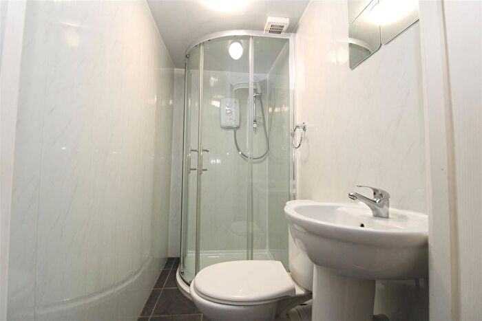 2 Bedroom Flat To Rent In Heaton Park Road, Newcastle Upon Tyne, NE6