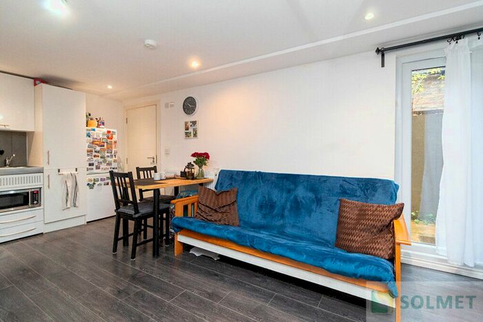 Studio To Rent In North End Road, Hammersmith, London, W14