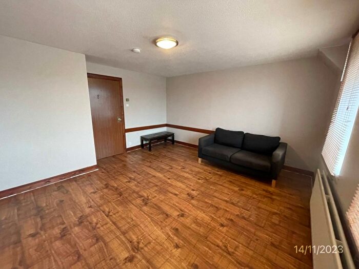 1 Bedroom Flat To Rent In Linksfield Gardens, Top Floor Left, Aberdeen, Aberdeenshire, AB24