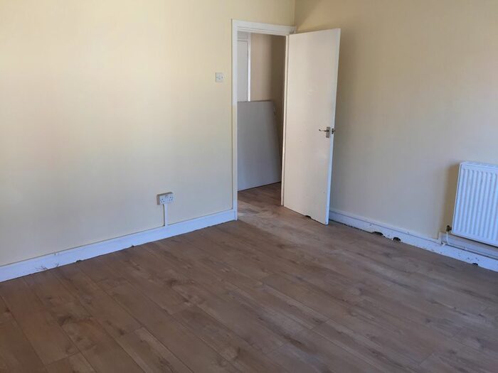 3 Bedroom Flat To Rent In Barnfield Gardens, Plumstead Common Road, London, SE18