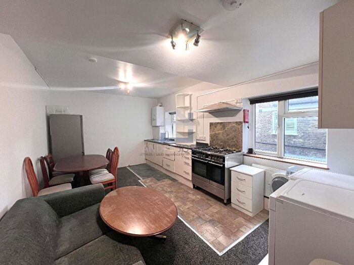 6 Bedroom Maisonette To Rent In Rossiter Road, Balham, London, SW12