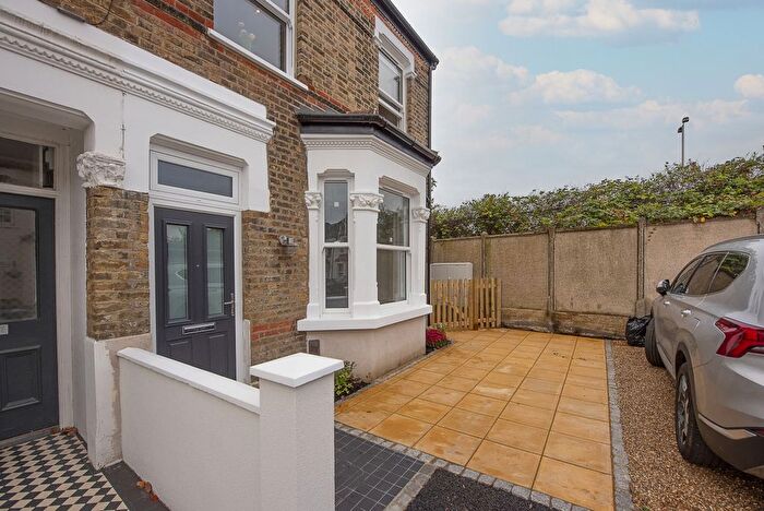 3 Bedroom Maisonette To Rent In Cochrane Road, London, SW19