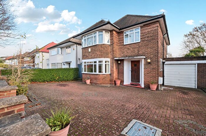 4 Bedroom Detached House For Sale In Corringway, Ealing, W5