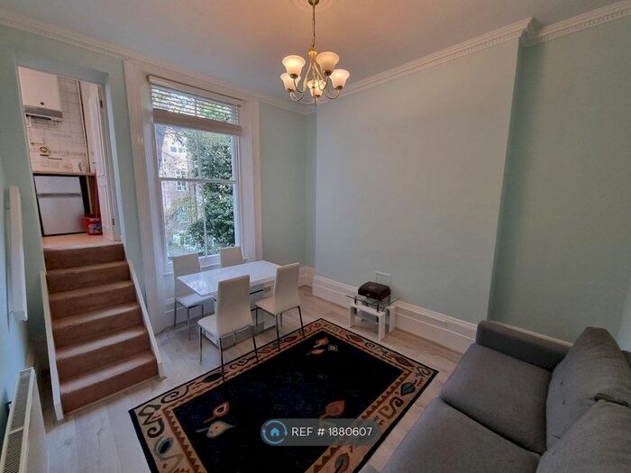 2 Bedroom Flat To Rent In Cambridge Gardens, London, W10