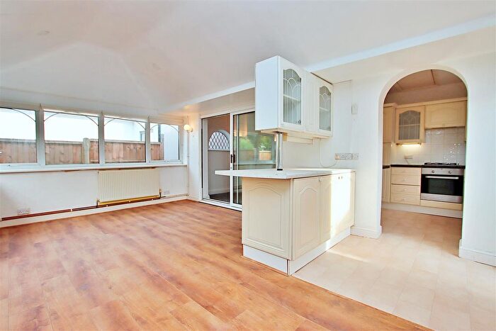 2 Bedroom Bungalow For Sale In Grosvenor Road, Borehamwood, WD6