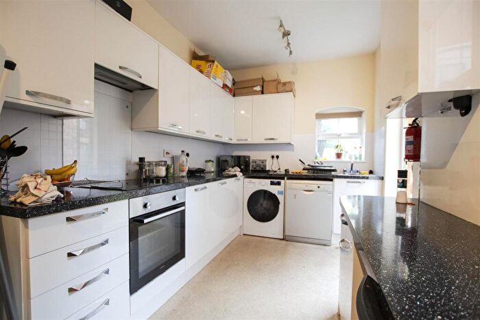 6 Bedroom House To Rent In Raddlebarn Road, Birmingham, West Midlands, B29